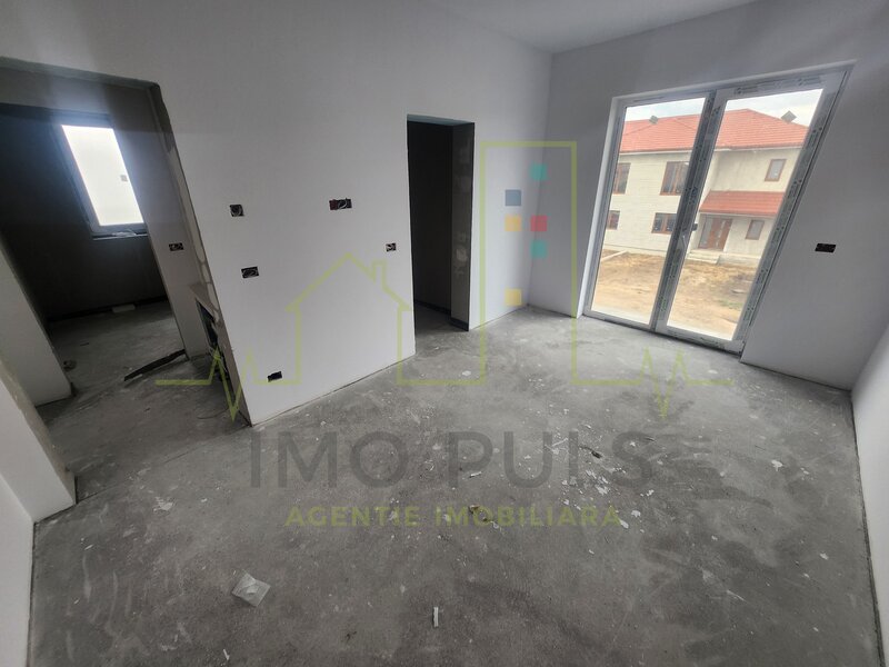 Dumbravita, duplex despartit prin garaj, 4 dormitoare, 3 bai.