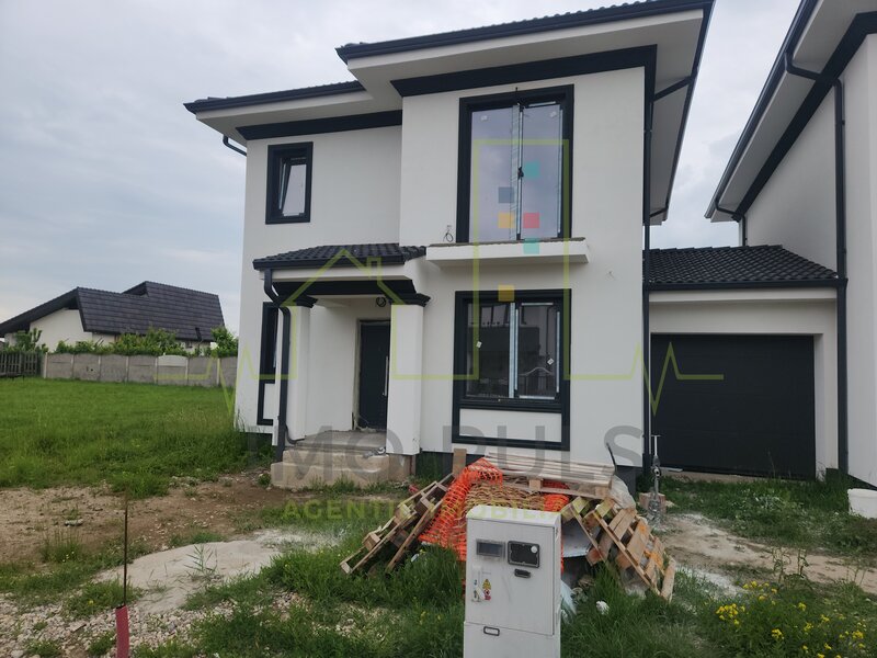 Dumbravita, duplex despartit prin garaj, 4 dormitoare, 3 bai.