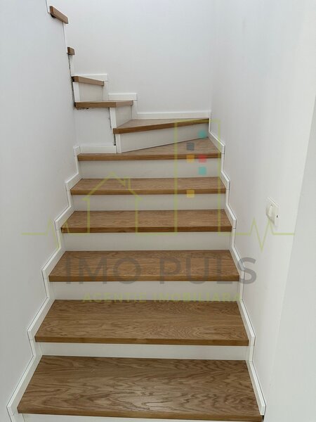 Dumbravita, duplex despartit prin garaj, 4 dormitoare, 3 bai.